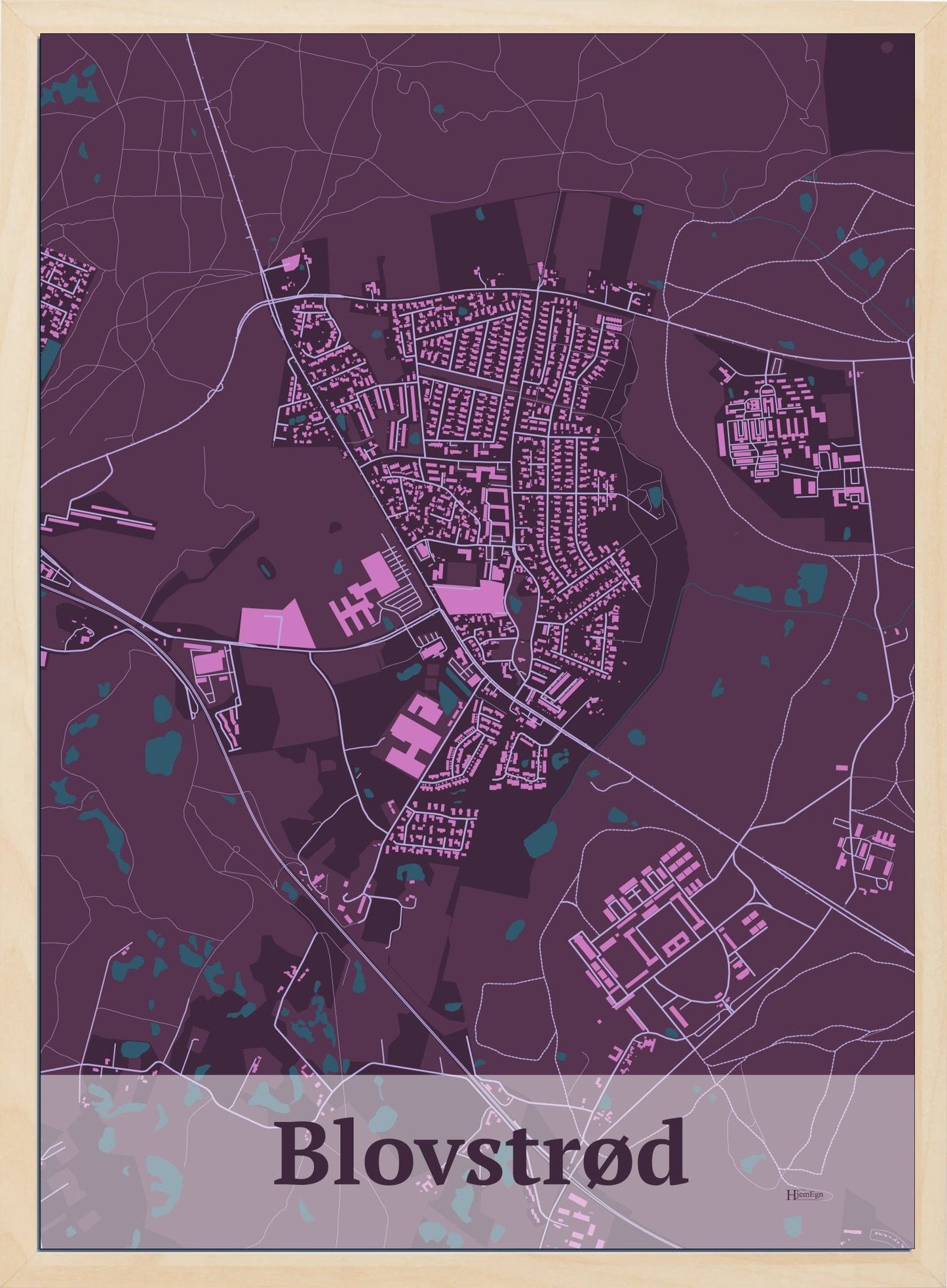 Blovstrød plakat i mørk rød og HjemEgn.dk design firkantet. Design bykort for Blovstrød