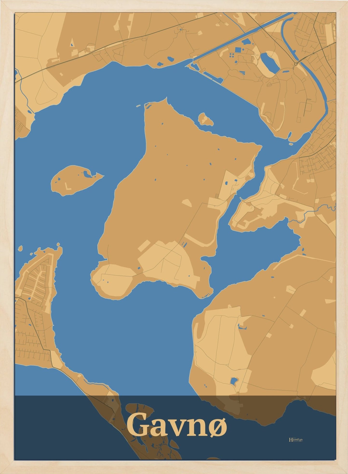 Gavnø plakat i farve pastel brun og HjemEgn.dk design firkantet. Design ø-kort for Gavnø