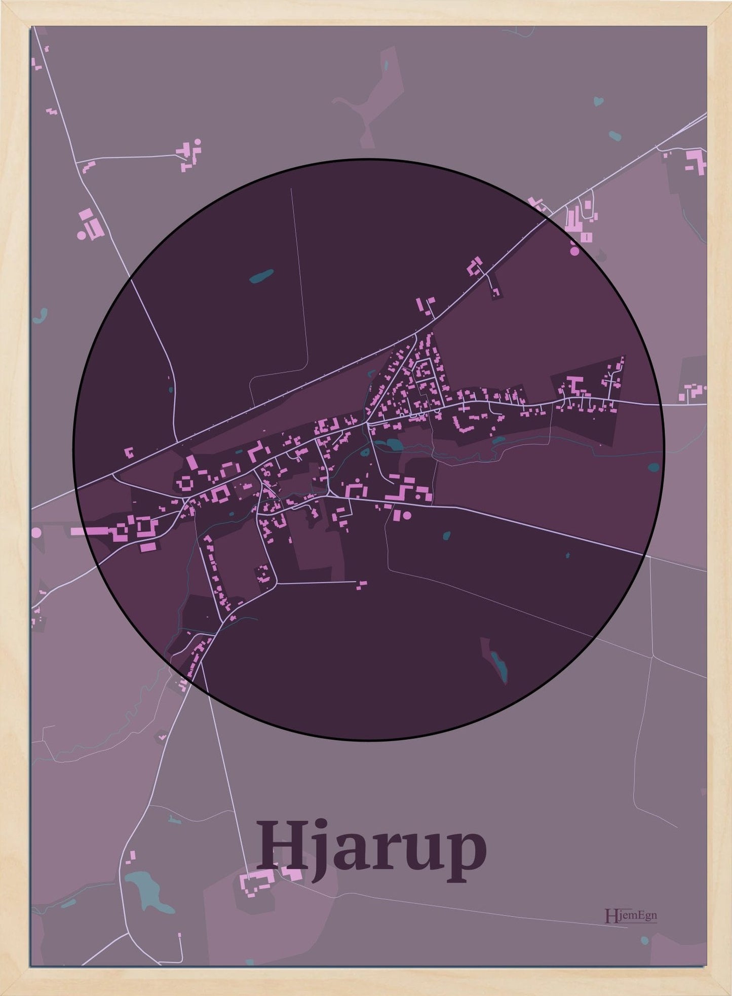 Hjarup plakat i farve mørk rød og HjemEgn.dk design centrum. Design bykort for Hjarup