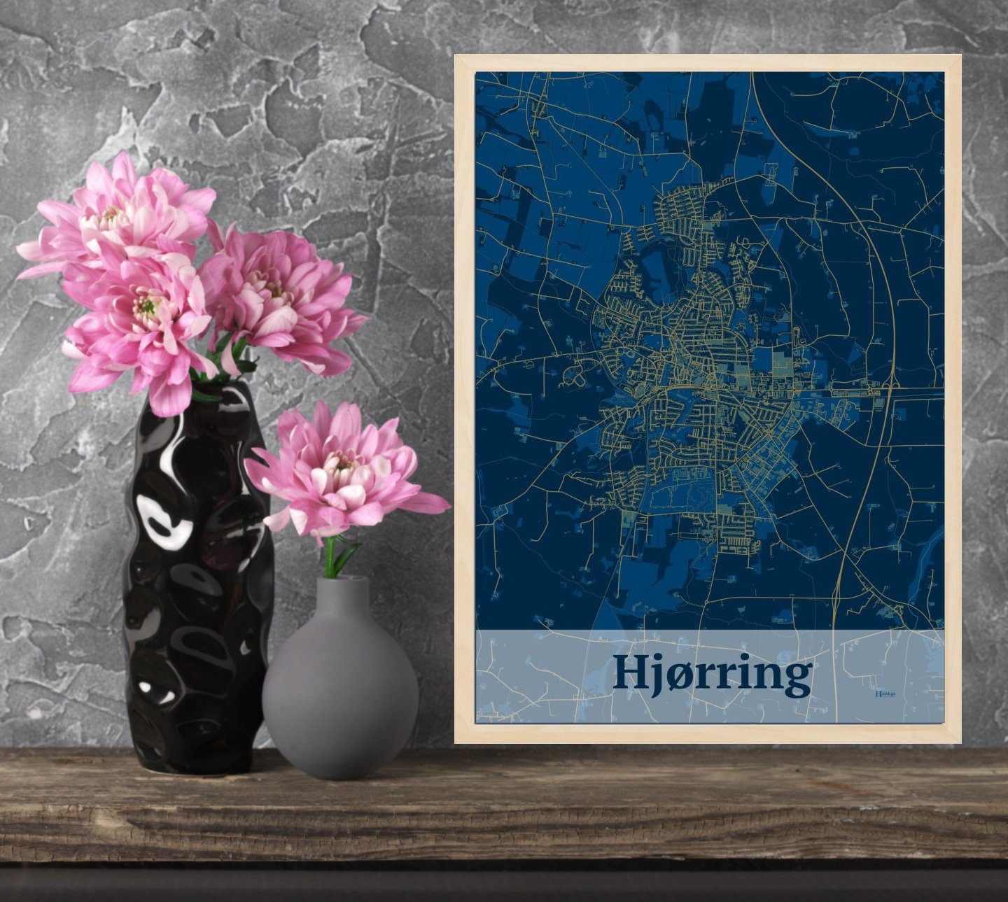 Hjørring plakat i farve og HjemEgn.dk design firkantet. Design bykort for Hjørring