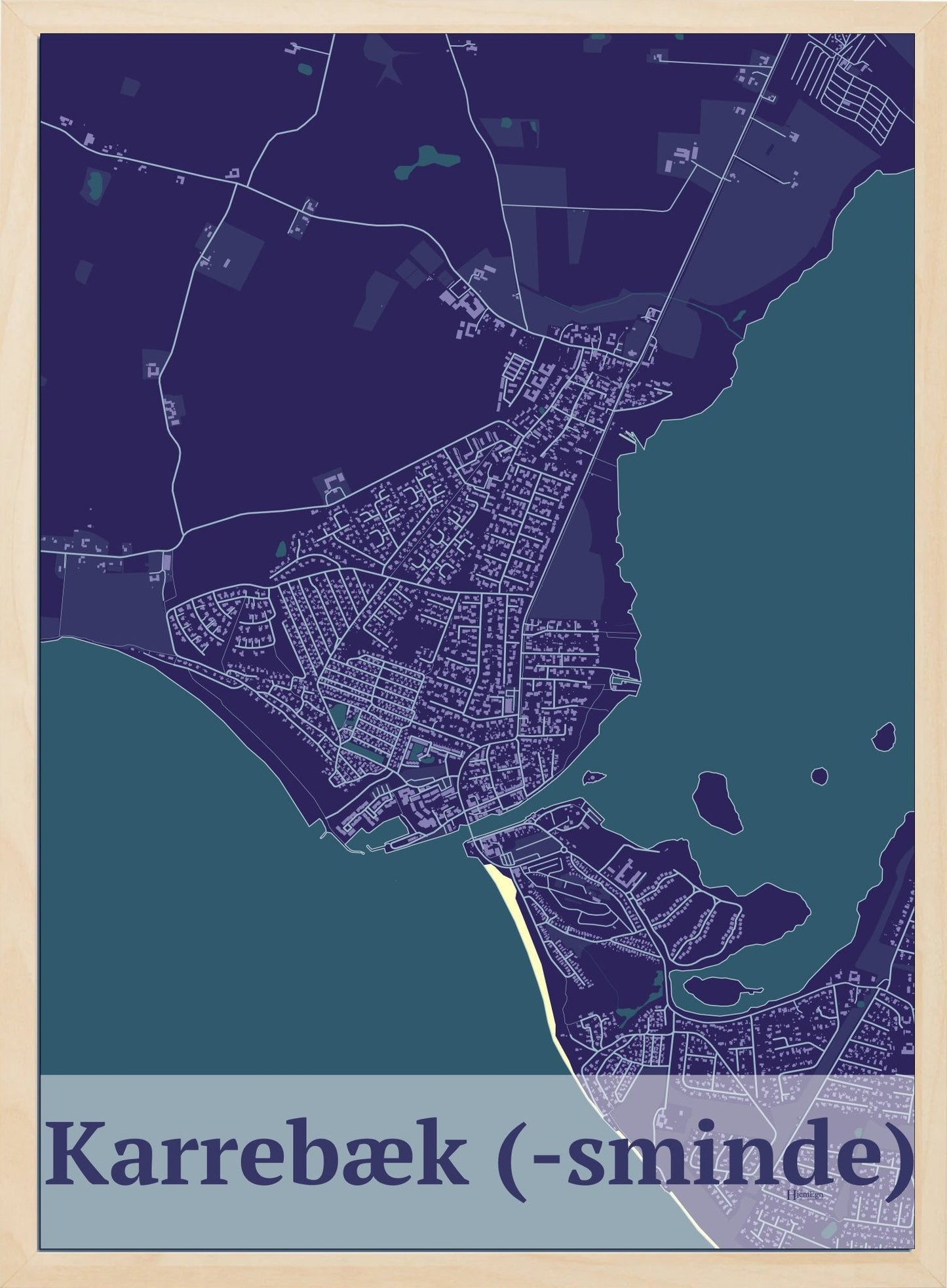 Karrebæk (-sminde) plakat i farve mørk lilla og HjemEgn.dk design firkantet. Design bykort for Karrebæk (-sminde)