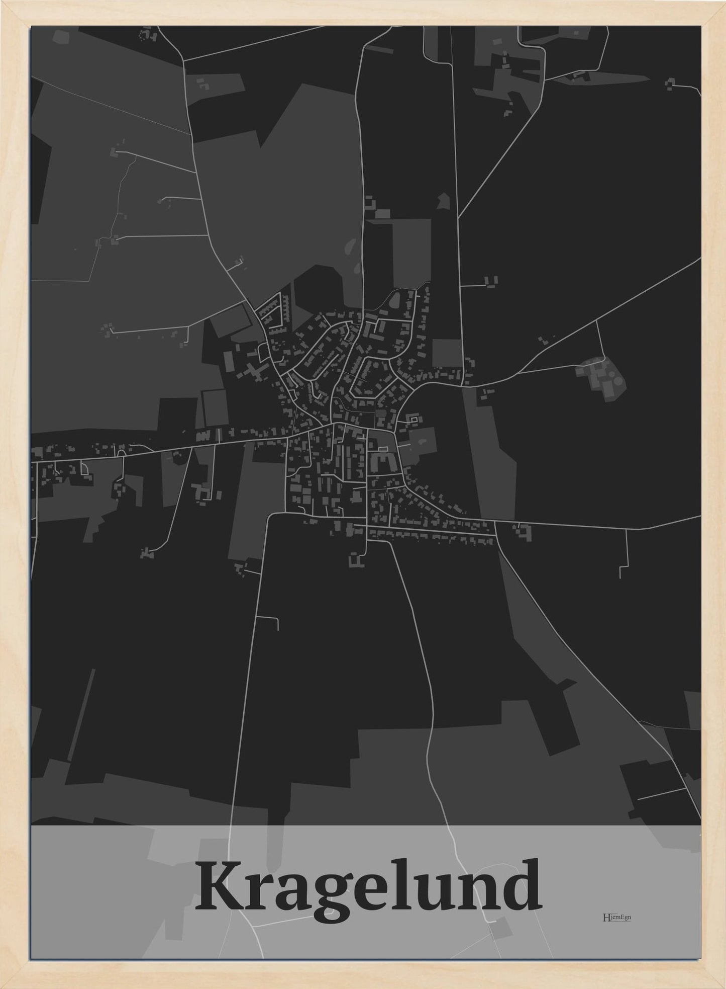 Kragelund plakat i farve mørk grå og HjemEgn.dk design firkantet. Design bykort for Kragelund