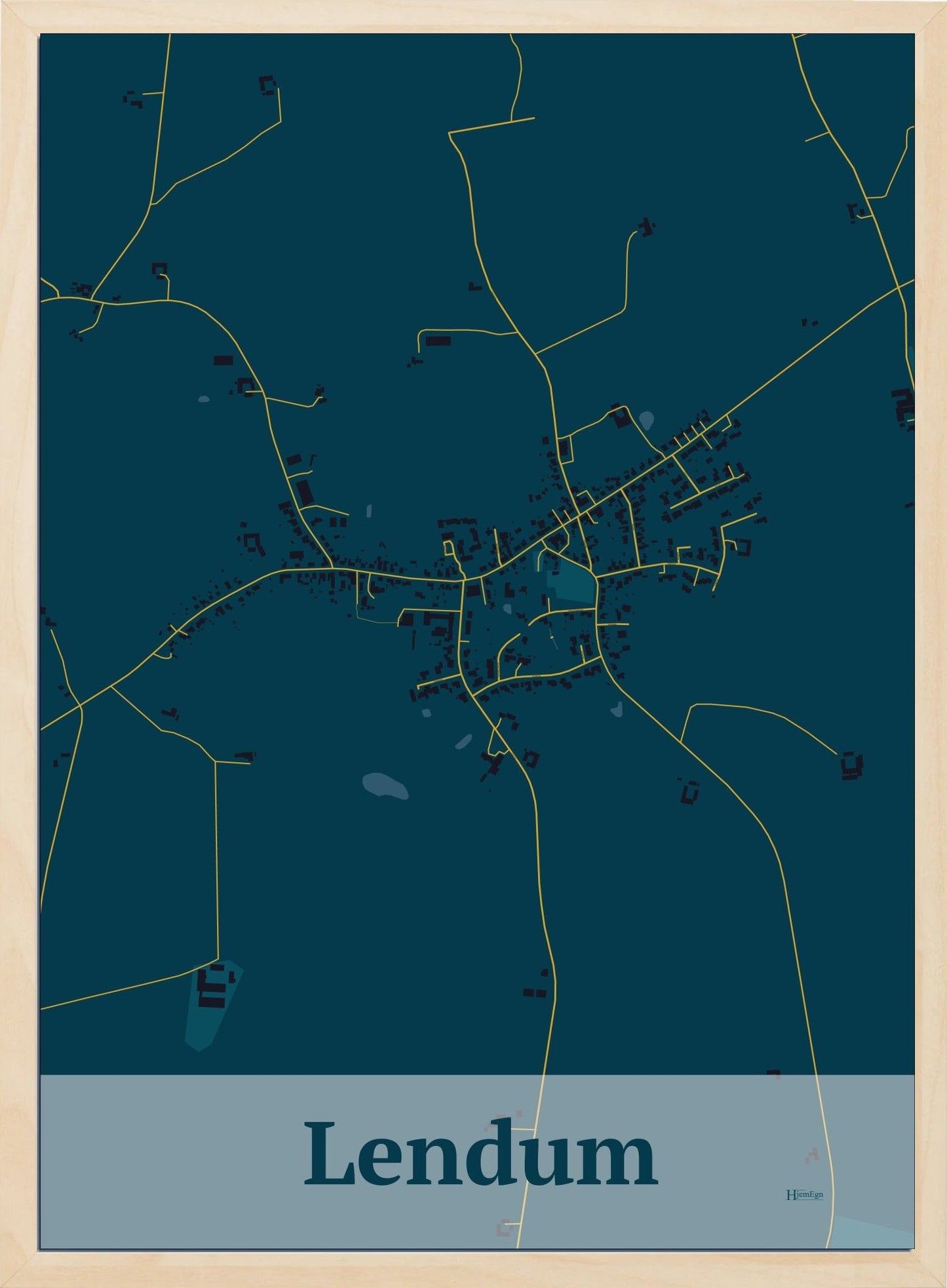 Lendum plakat i farve mørk blå og HjemEgn.dk design firkantet. Design bykort for Lendum