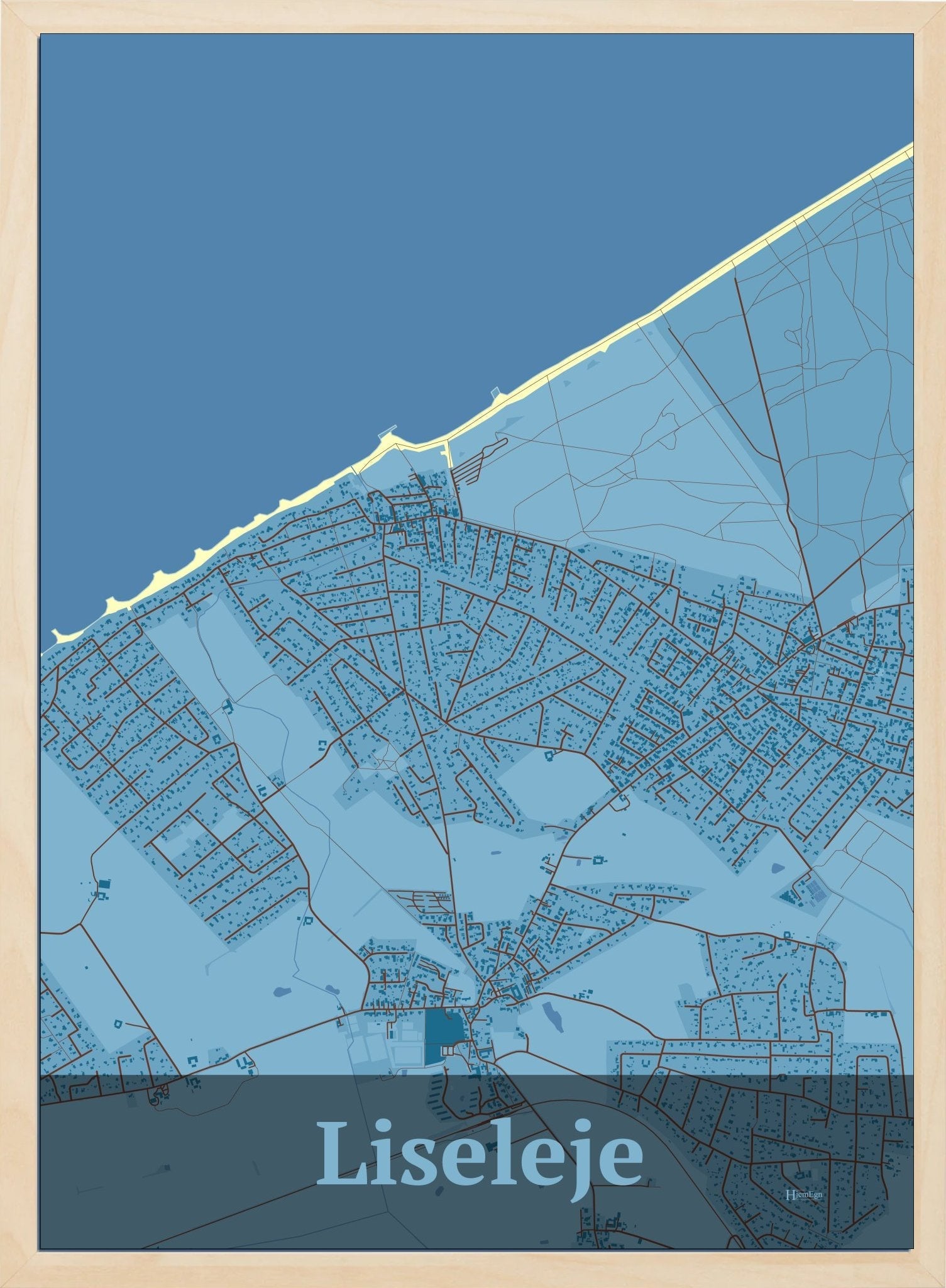 Liseleje plakat i farve pastel blå og HjemEgn.dk design firkantet. Design bykort for Liseleje