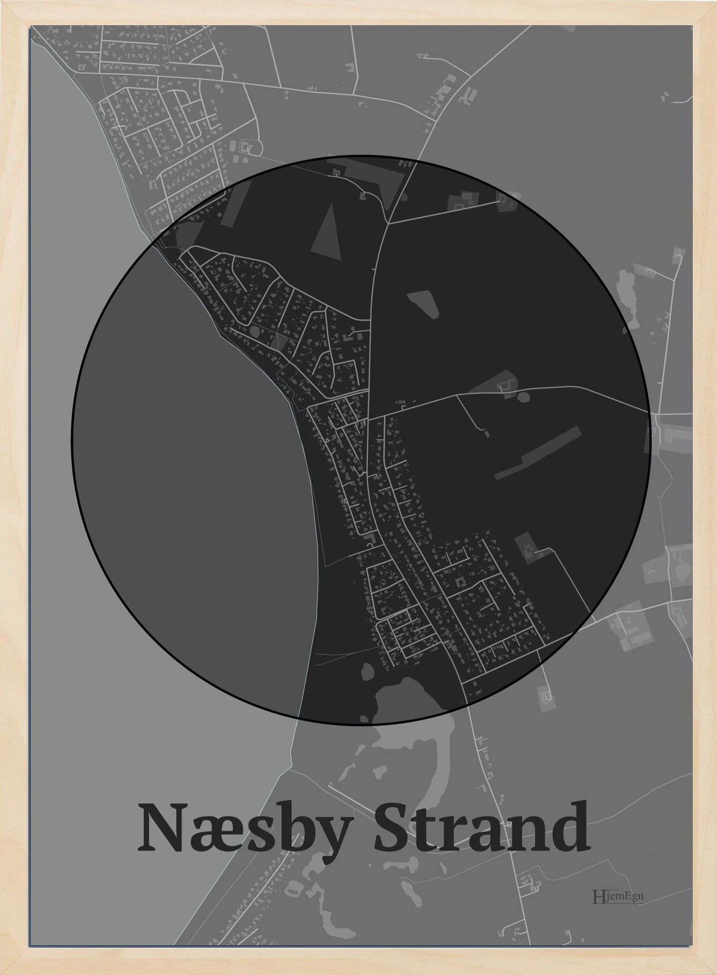 Næsby Strand plakat i farve mørk grå og HjemEgn.dk design centrum. Design bykort for Næsby Strand