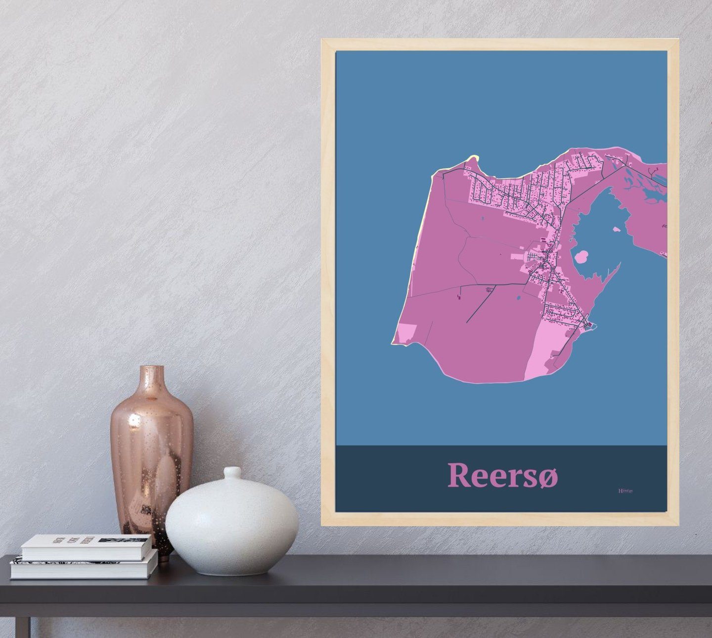 Reersø plakat i farve og HjemEgn.dk design firkantet. Design bykort for Reersø