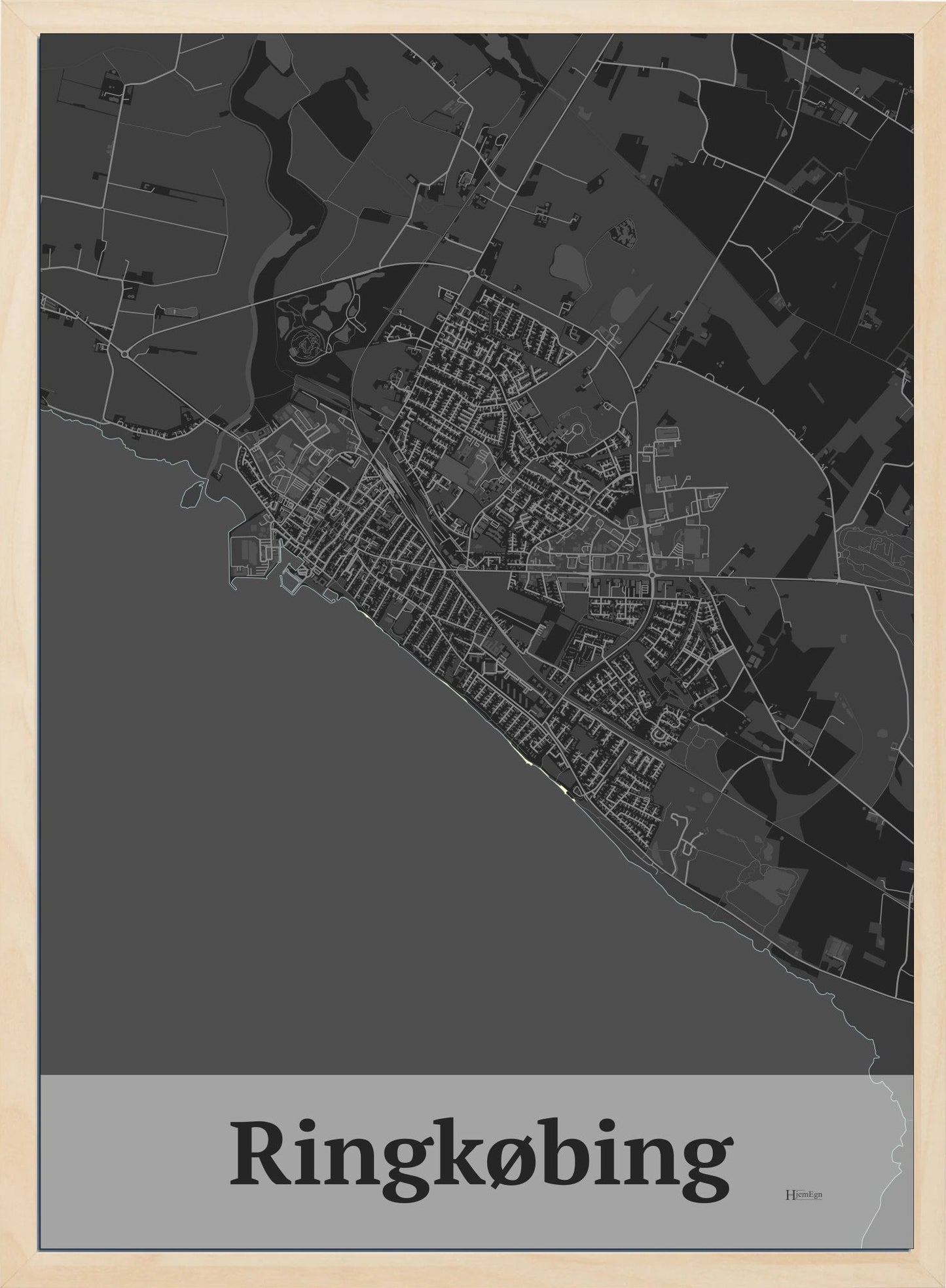 Ringkøbing plakat i farve mørk grå og HjemEgn.dk design firkantet. Design bykort for Ringkøbing