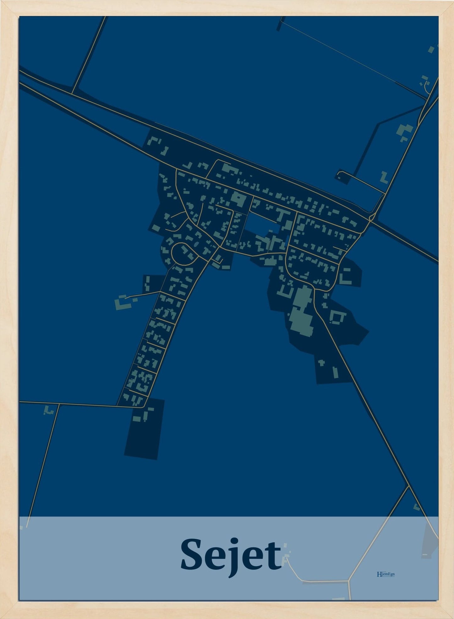 Sejet plakat i farve mørk blå og HjemEgn.dk design firkantet. Design bykort for Sejet