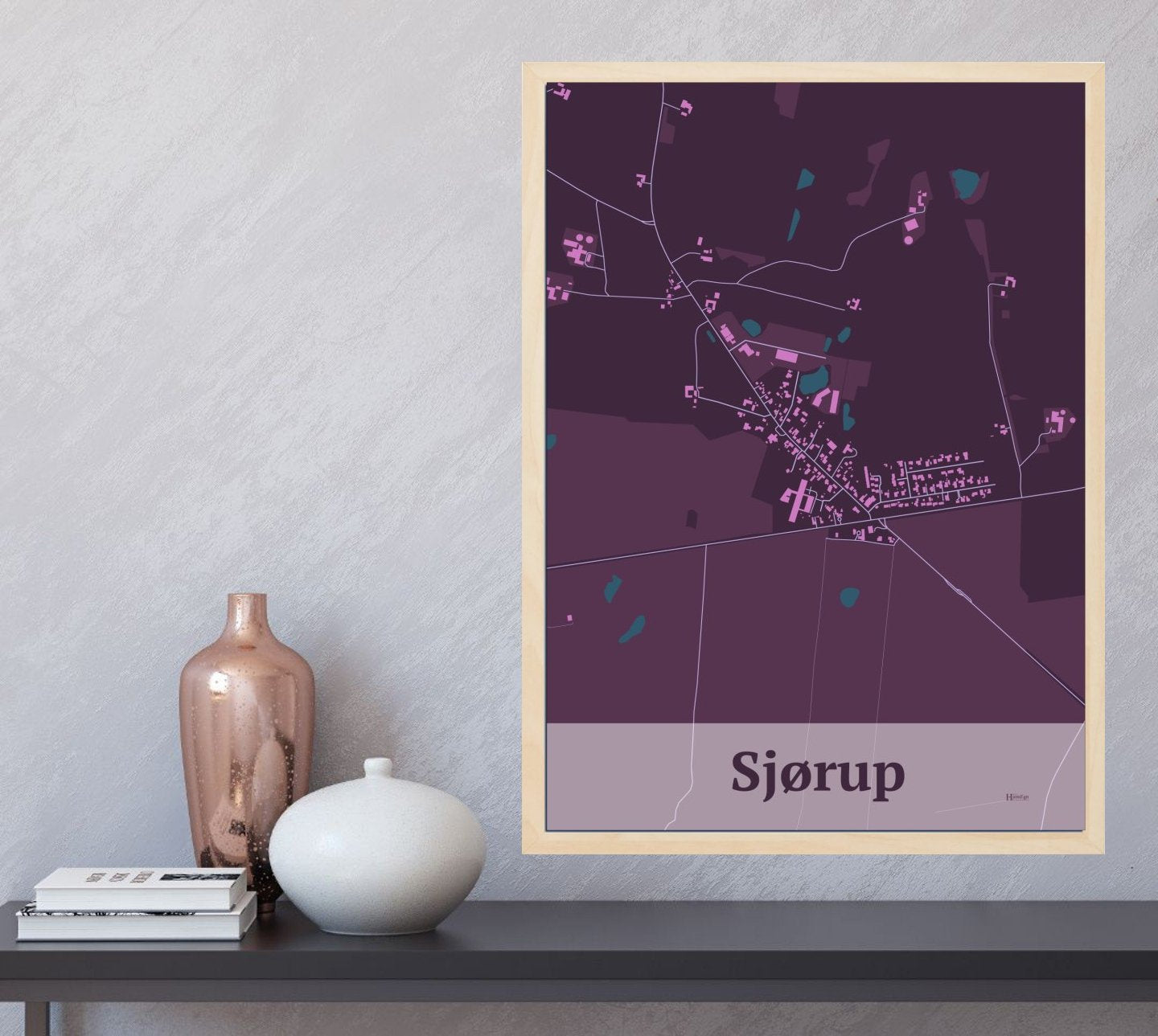 Sjørup plakat i farve og HjemEgn.dk design firkantet. Design bykort for Sjørup