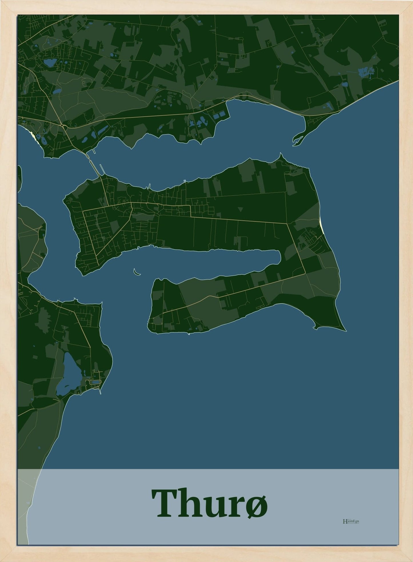 Thurø plakat i farve mørk grøn og HjemEgn.dk design firkantet. Design ø-kort for Thurø