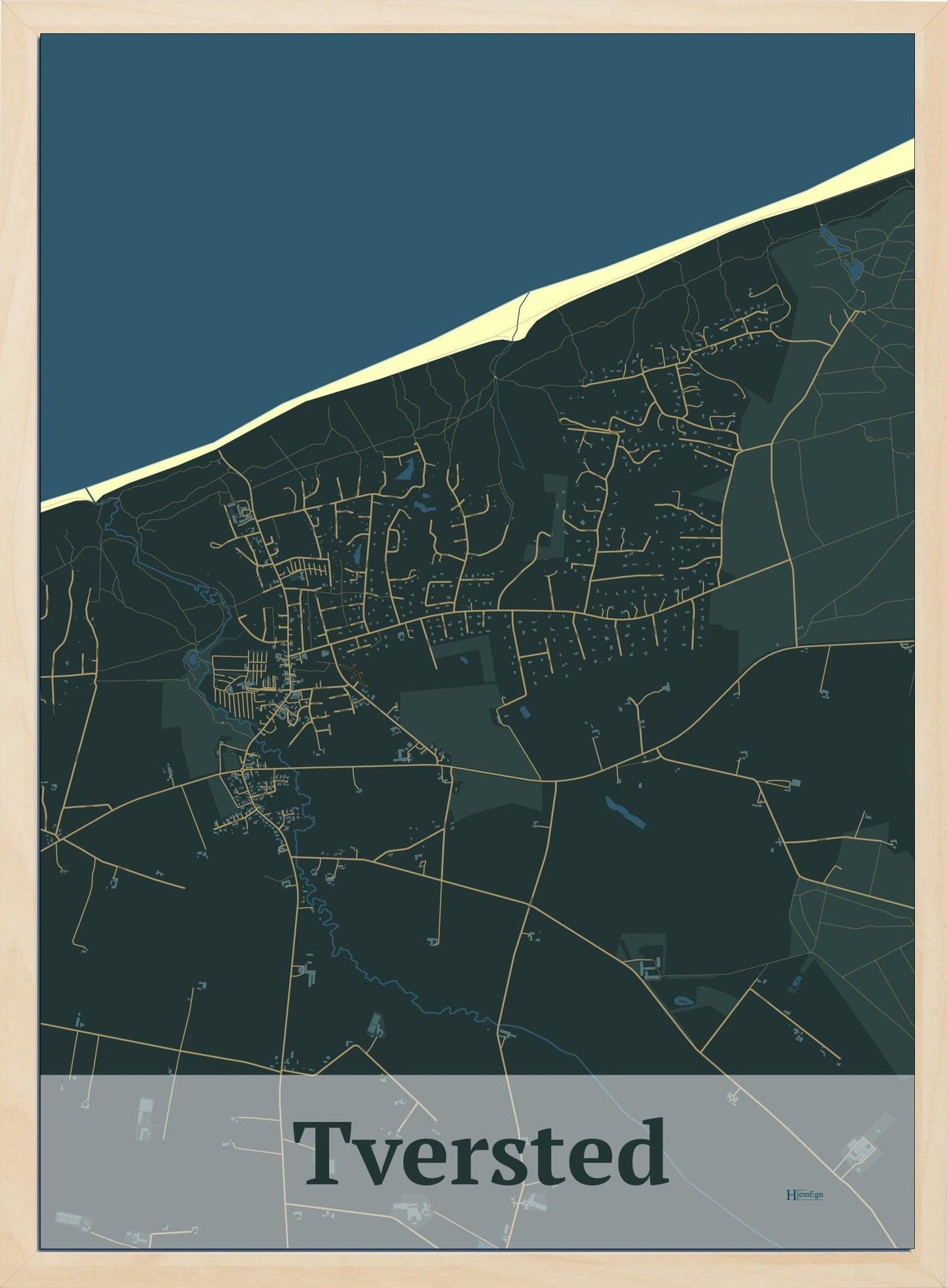 Tversted plakat i farve mørk grøn og HjemEgn.dk design firkantet. Design bykort for Tversted