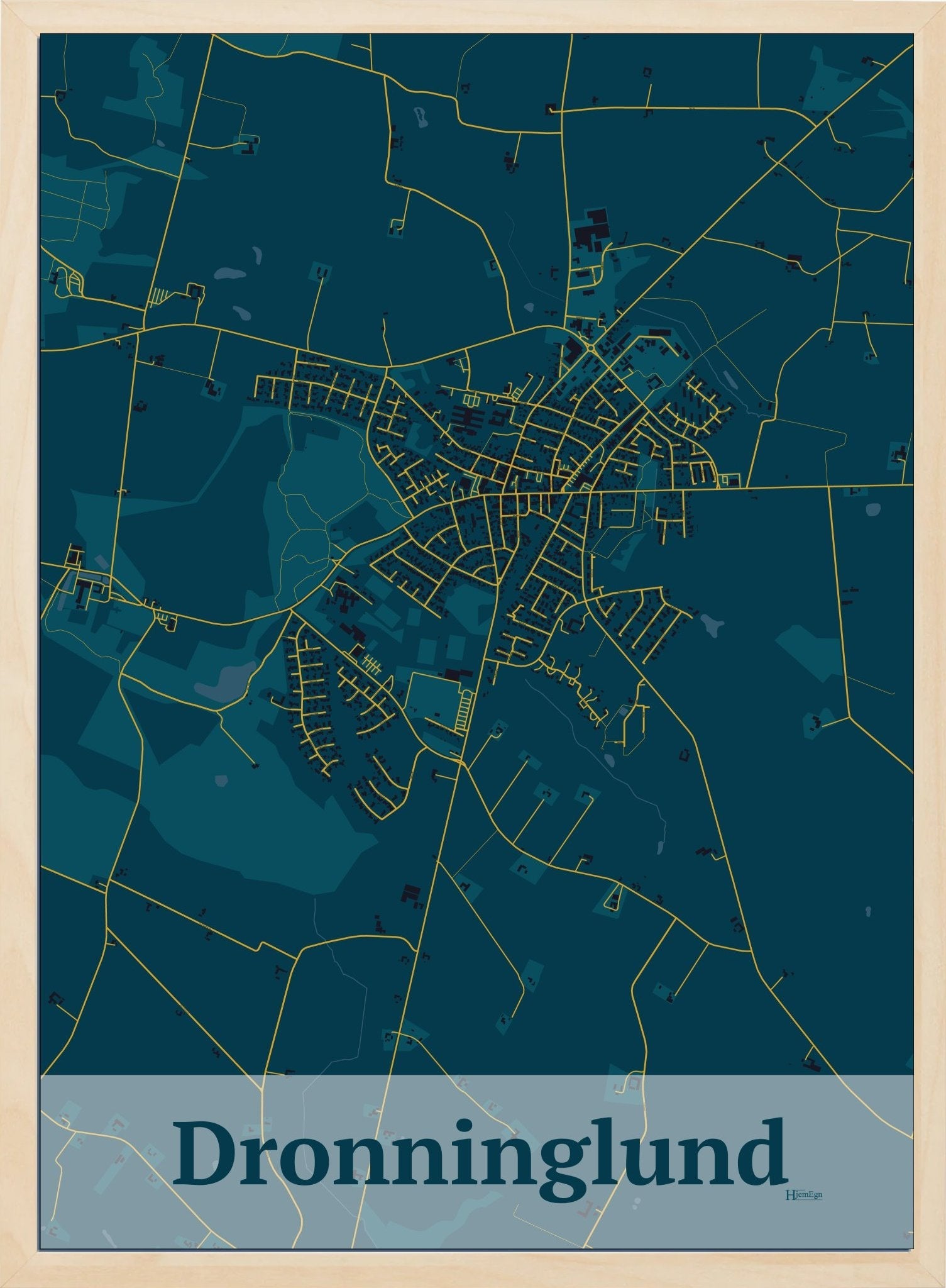 Dronninglund plakat i farve mørk blå og HjemEgn.dk design firkantet. Design bykort for Dronninglund