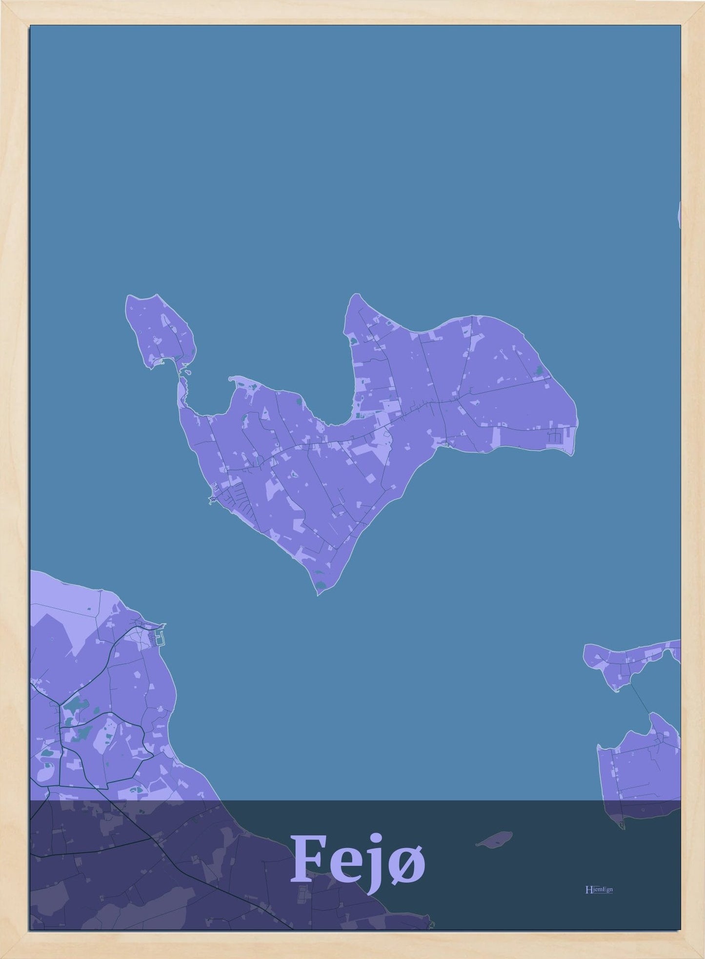 Fejø plakat i farve pastel lilla og HjemEgn.dk design firkantet. Design ø-kort for Fejø