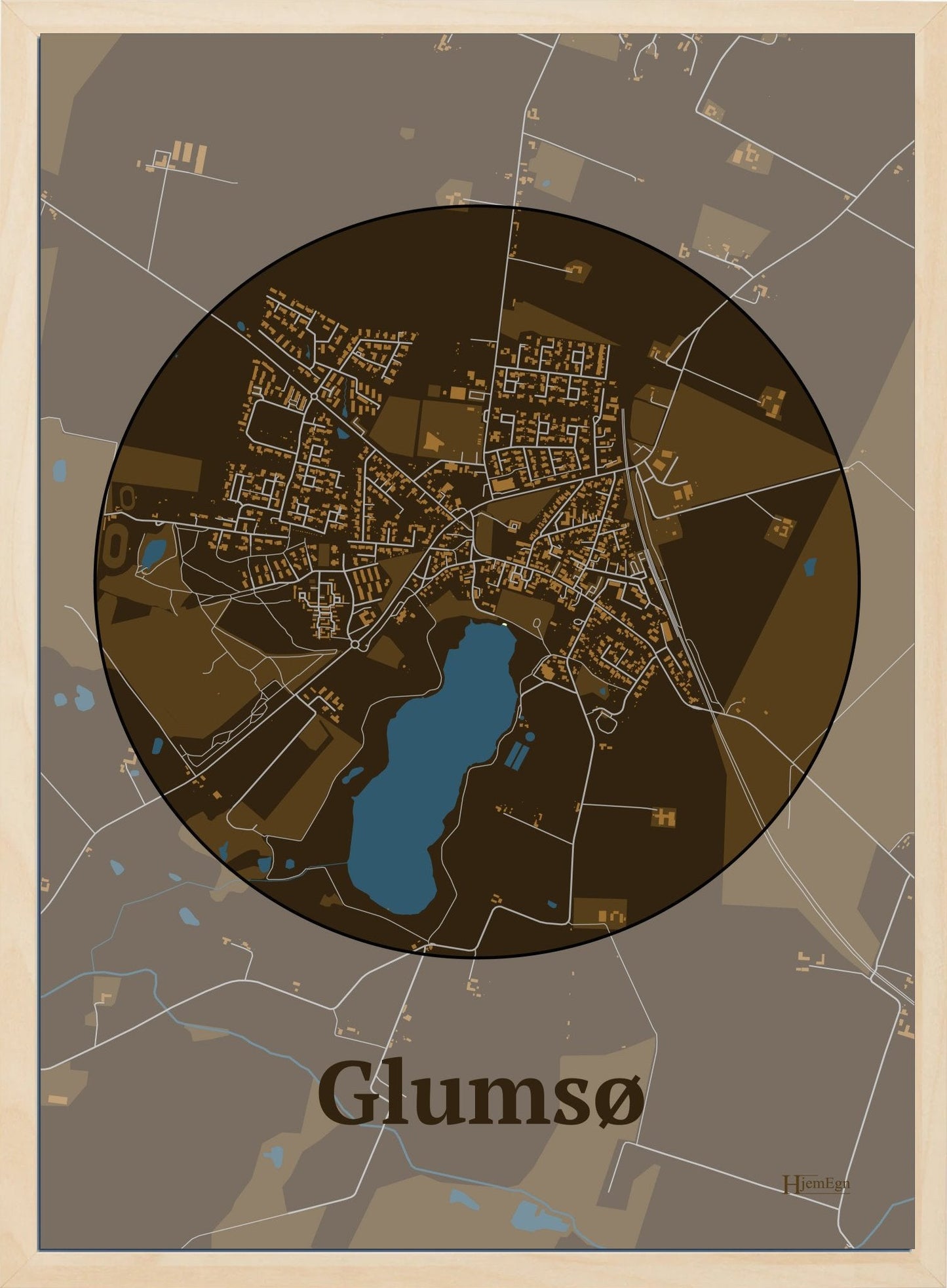 Glumsø plakat i farve mørk brun og HjemEgn.dk design centrum. Design bykort for Glumsø