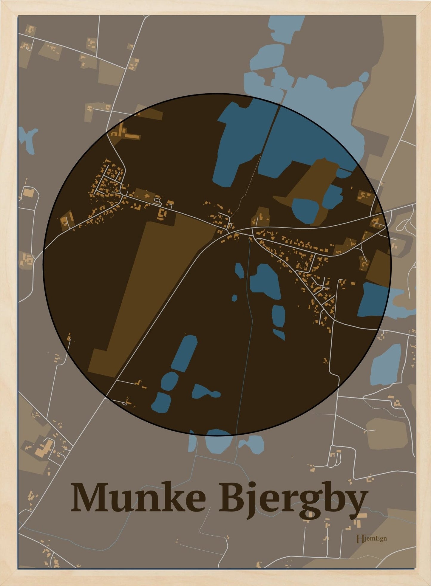Munke Bjergby plakat i farve mørk brun og HjemEgn.dk design centrum. Design bykort for Munke Bjergby