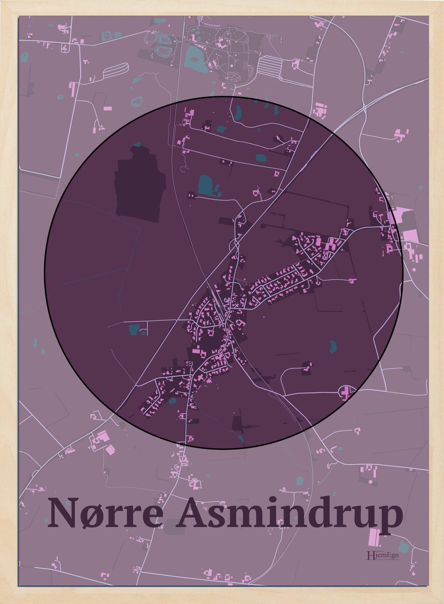 Nørre Asmindrup plakat i farve mørk rød og HjemEgn.dk design centrum. Design bykort for Nørre Asmindrup