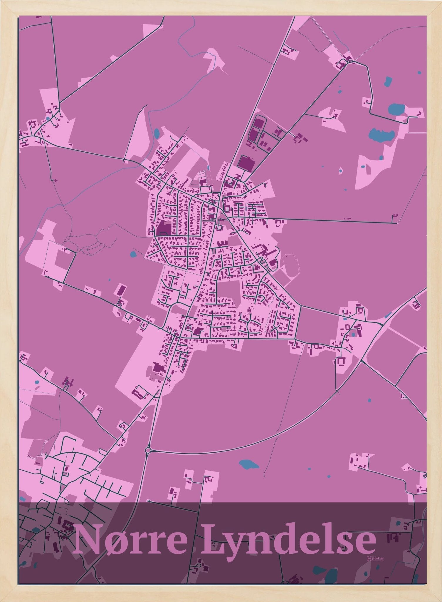 Nørre Lyndelse plakat i farve pastel rød og HjemEgn.dk design firkantet. Design bykort for Nørre Lyndelse