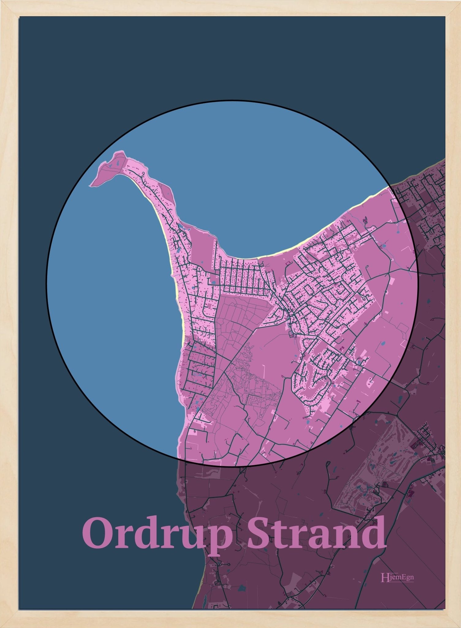 Ordrup Strand plakat i farve pastel rød og HjemEgn.dk design centrum. Design bykort for Ordrup Strand