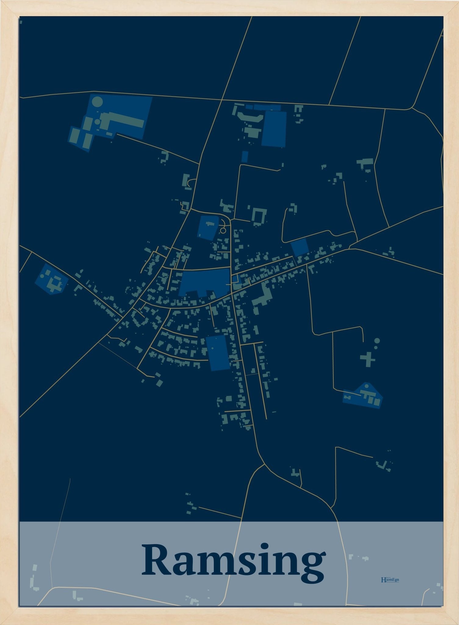 Ramsing plakat i farve mørk blå og HjemEgn.dk design firkantet. Design bykort for Ramsing