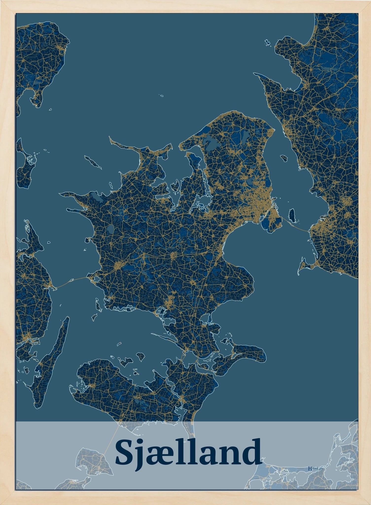 Sjælland plakat i mørk blå og HjemEgn.dk design firkantet. Design bykort for Sjælland