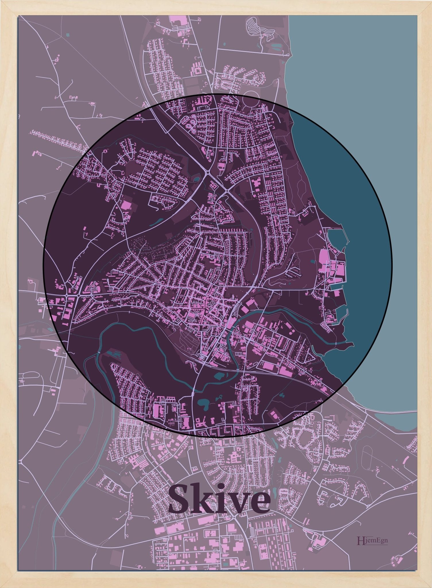 Skive plakat i farve mørk rød og HjemEgn.dk design centrum. Design bykort for Skive