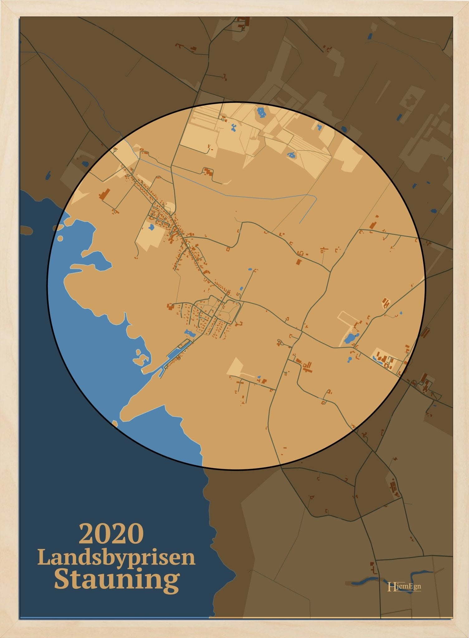 Stauning Kåret Til Årets Landsby 2020 plakat i farve pastel brun og HjemEgn.dk design centrum. Design bykort for Stauning Kåret Til Årets Landsby 2020