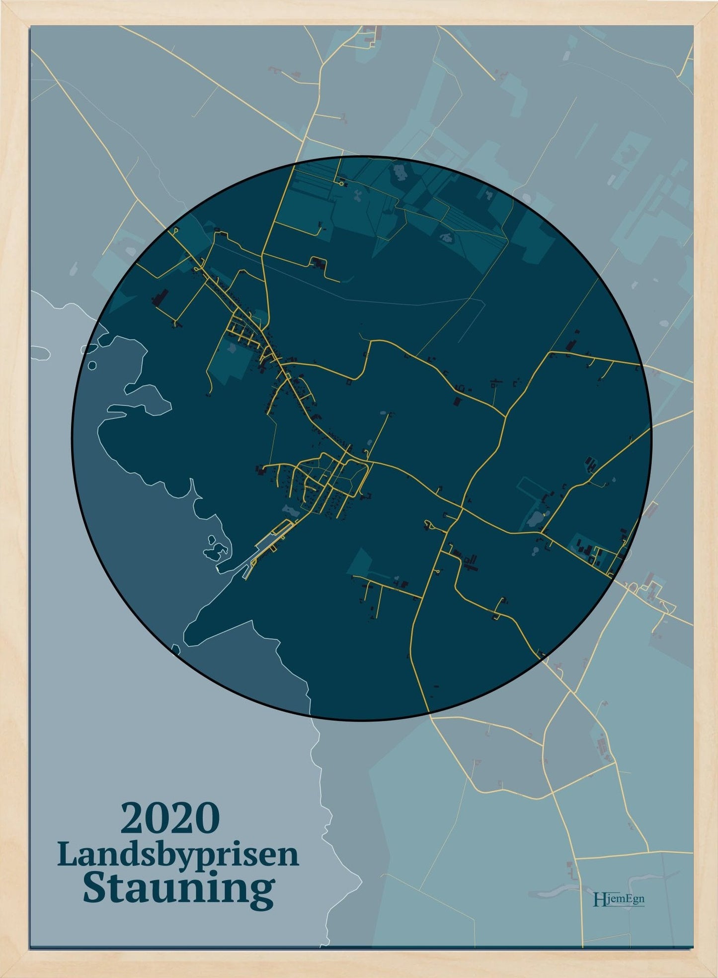 Stauning Kåret Til Årets Landsby 2020 plakat i farve mørk blå og HjemEgn.dk design centrum. Design bykort for Stauning Kåret Til Årets Landsby 2020