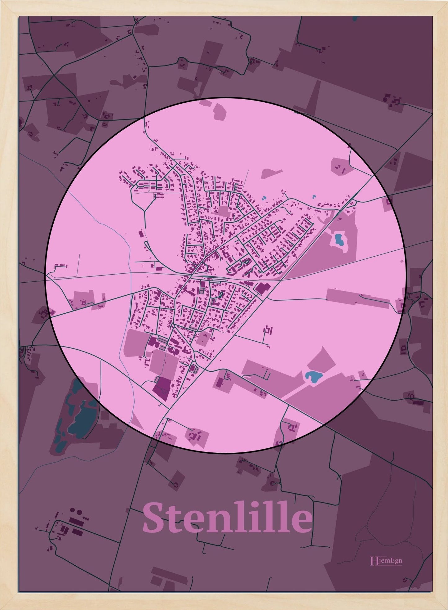 Stenlille plakat i farve pastel rød og HjemEgn.dk design centrum. Design bykort for Stenlille