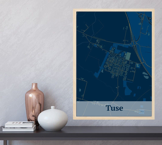 Tuse plakat i farve  og HjemEgn.dk design firkantet. Design bykort for Tuse