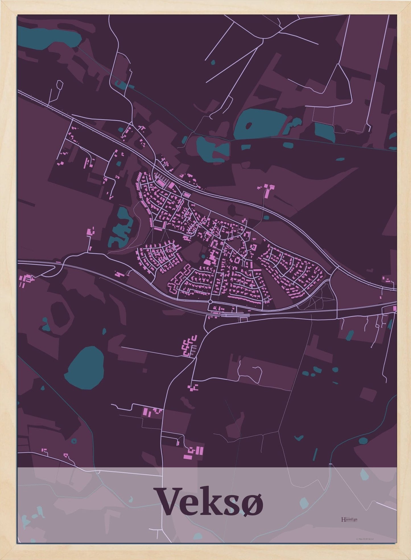 Veksø plakat i farve mørk rød og HjemEgn.dk design firkantet. Design bykort for Veksø