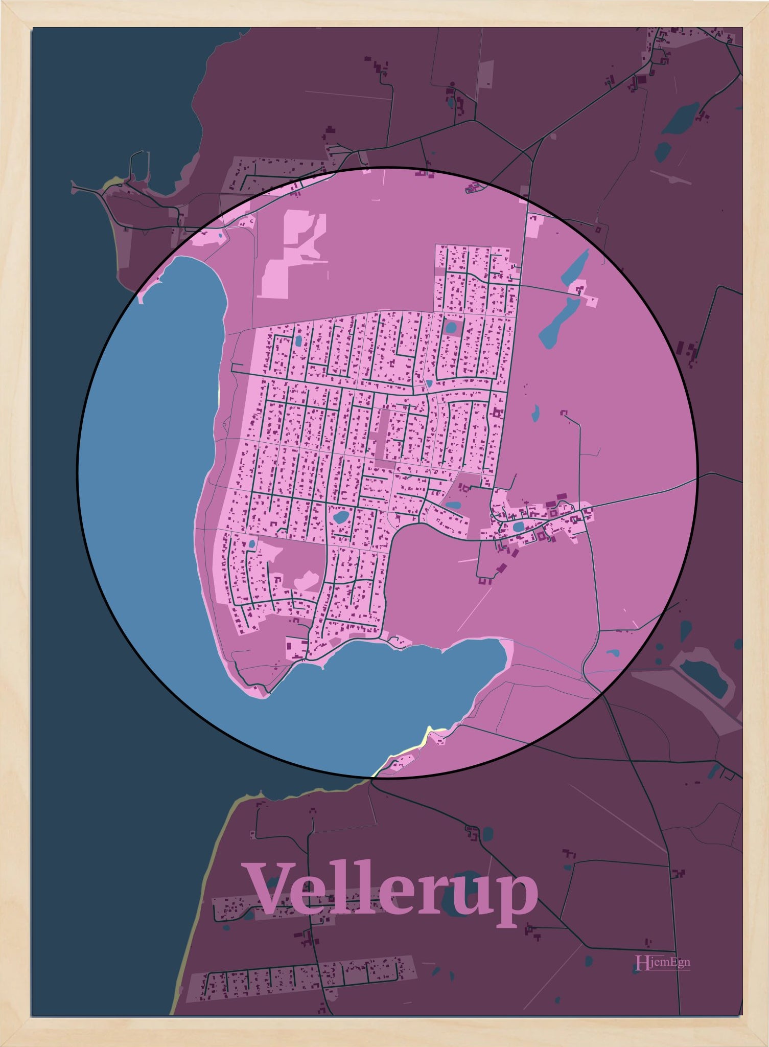 Vellerup plakat i farve pastel rød og HjemEgn.dk design centrum. Design bykort for Vellerup